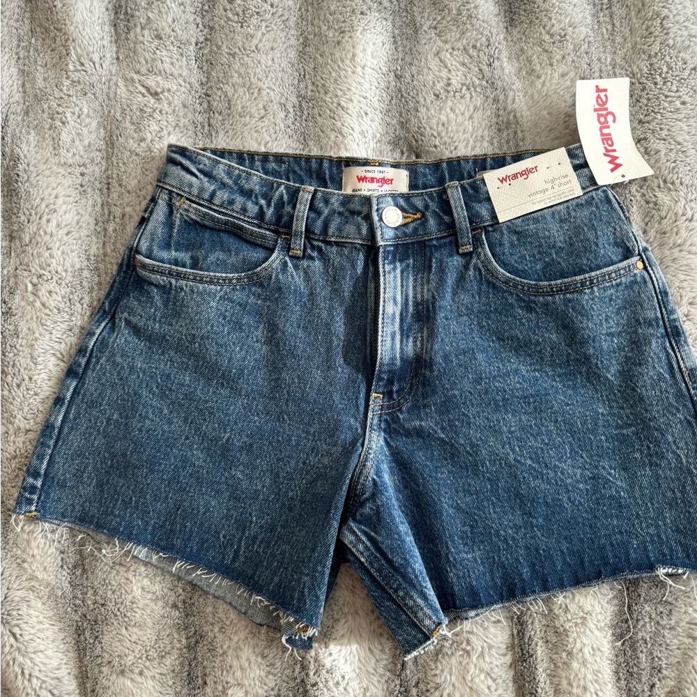 Wrangler Blue Jean High Rise Vintage Shorts 4”
